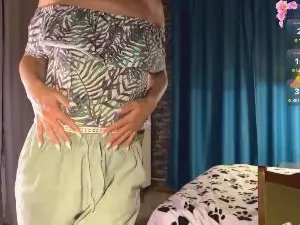 Cam4 Free Porn Cam of CurlyWinxy