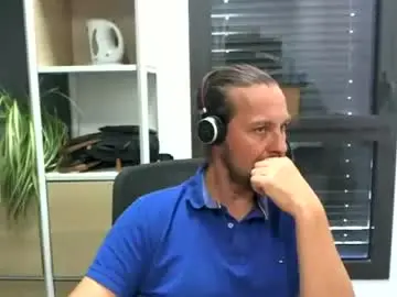 Chaturbate Live Sex Cam of moi9876543210