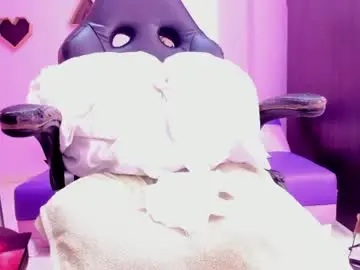 Chaturbate Best live sex cam show of mature_bitch_monster_ass