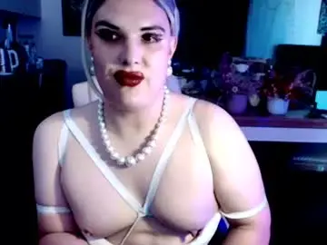 Chaturbate Live Sex Cam of paoladoll