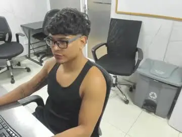 Chaturbate Live Sex of alekzamo