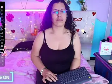 Stripchat Sex Cam of Zaly_mature