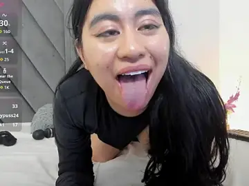 Stripchat Free Porn Cam of Miaatorres_