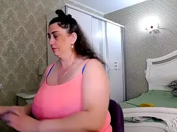Stripchat Live Sex Cam of Evelyn_Shy