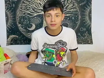 Stripchat Free Porn Cam of Andy_Belier23