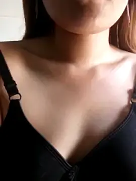 Stripchat Free Live Porn of HoaHongXanh22