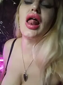 Stripchat Sex Cam of Freya_Milf