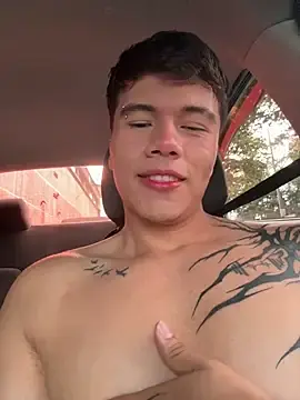 Stripchat Sex Cam of Logan_smith1