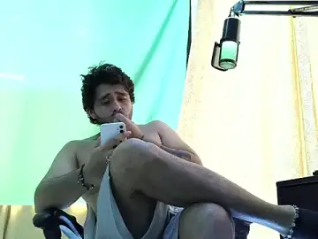 Stripchat Best live sex cam show of aronmiller404