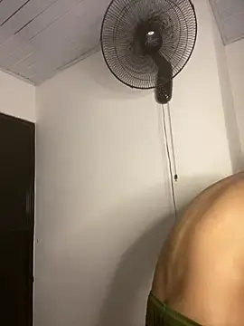 Stripchat Free Live Porn of Kriss_Edwards