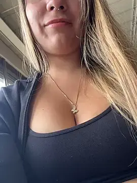 Stripchat Free Porn Cam of sarah_honey__