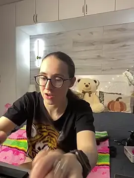 Stripchat Free Porn Cam of MartiniiSelenna