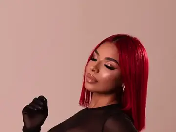 Stripchat Live Sex Cam of Emmily_Savage