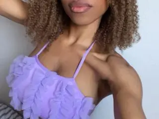 Xlovecam Free Porn Cam of Ninah69