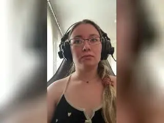 Xlovecam Free Porn Cam of Meeranda