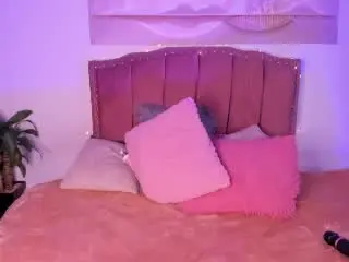Xlovecam Sex Cam of NatalieRey