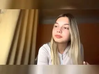 Xlovecam Nude Webcam of HermineMclaird